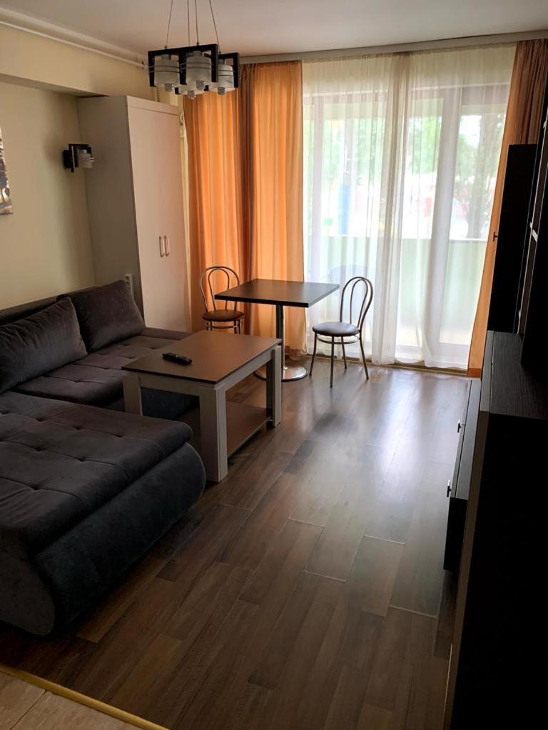 Arlequin Apartments Mamaia Exterior photo