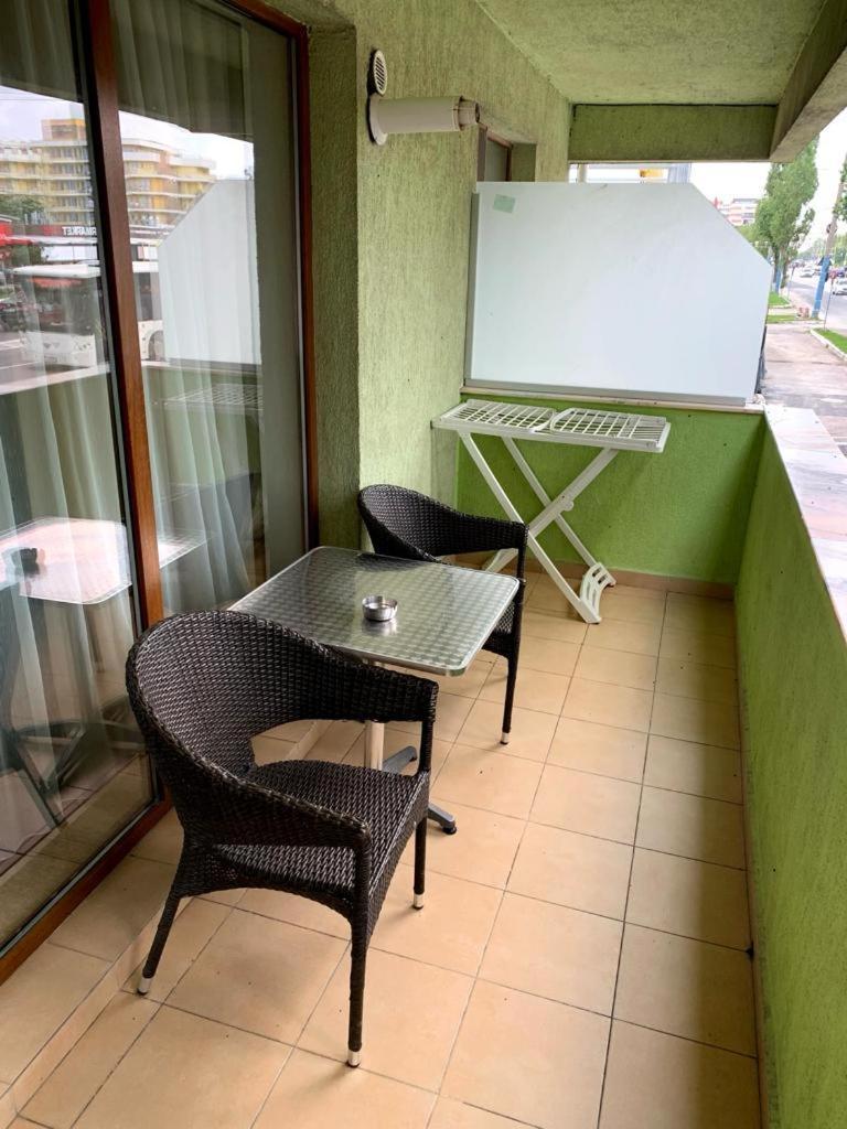 Arlequin Apartments Mamaia Exterior photo